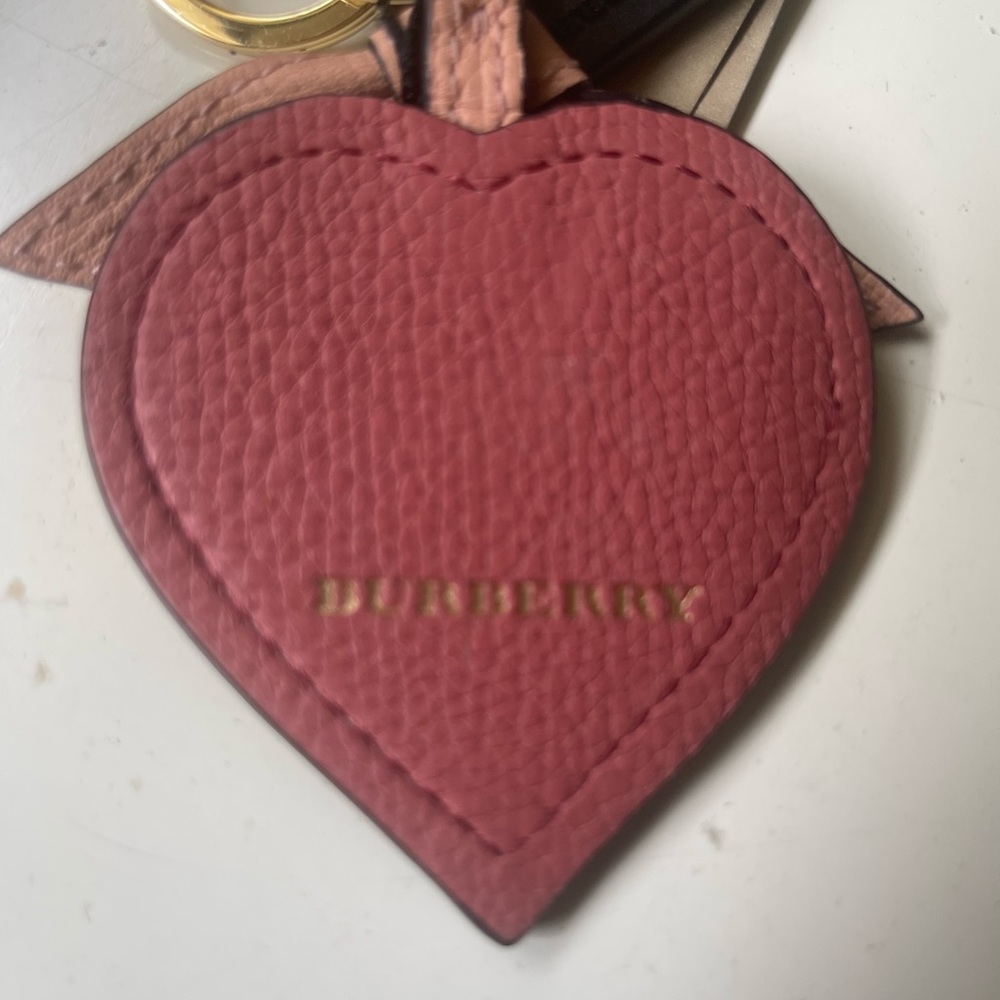 Burberry heart keychain - Picture 4 of 5